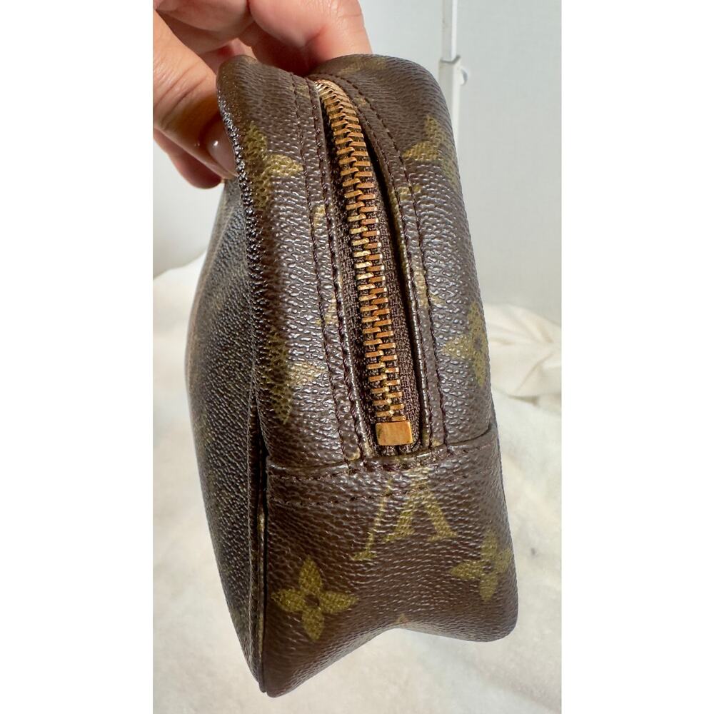 Louis Vuitton Monogram Toiletry Pouch 19 Cosmetic Bag w/ Box - Picture 9 of 16